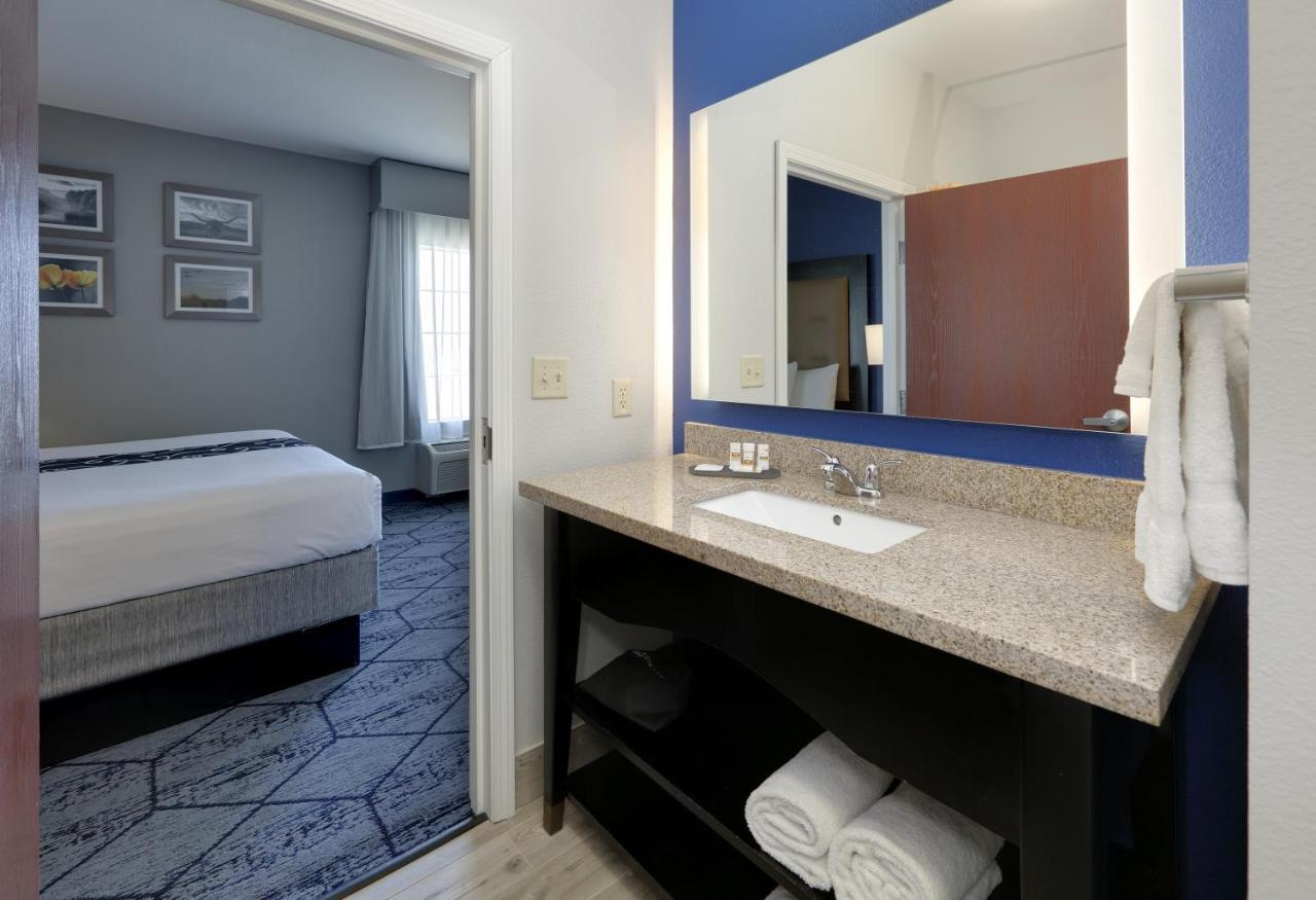 La Quinta By Wyndham Denton - University Drive Extérieur photo