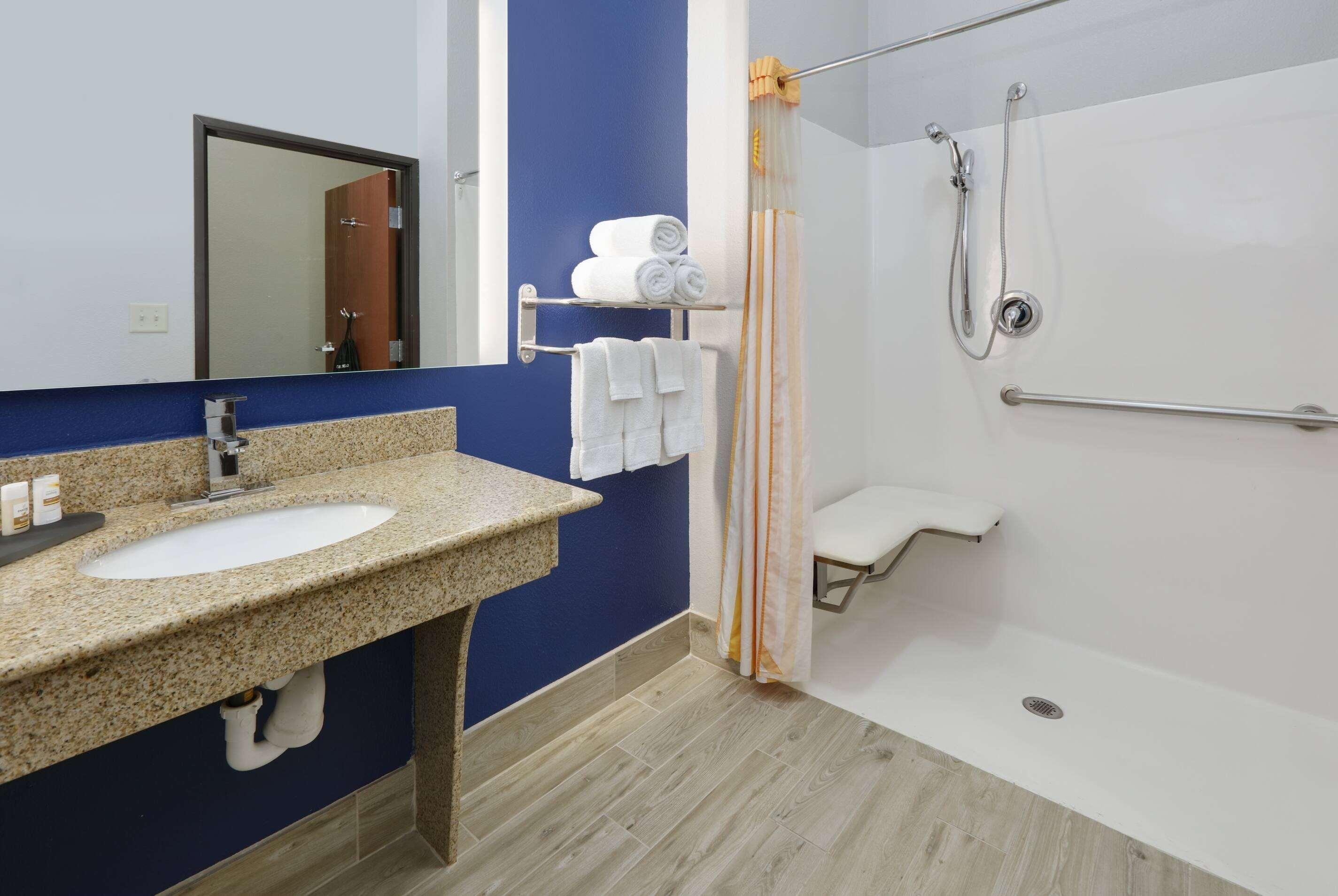 La Quinta By Wyndham Denton - University Drive Extérieur photo