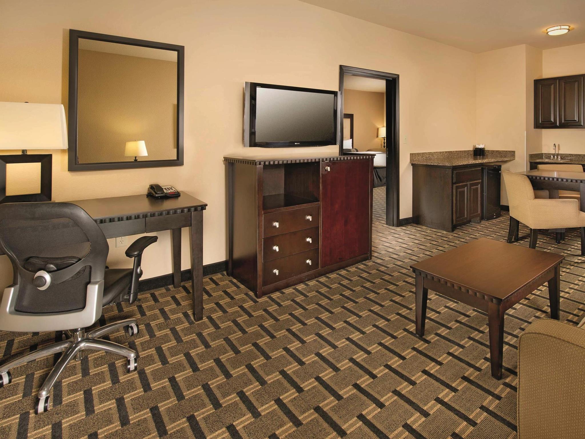 La Quinta By Wyndham Denton - University Drive Extérieur photo