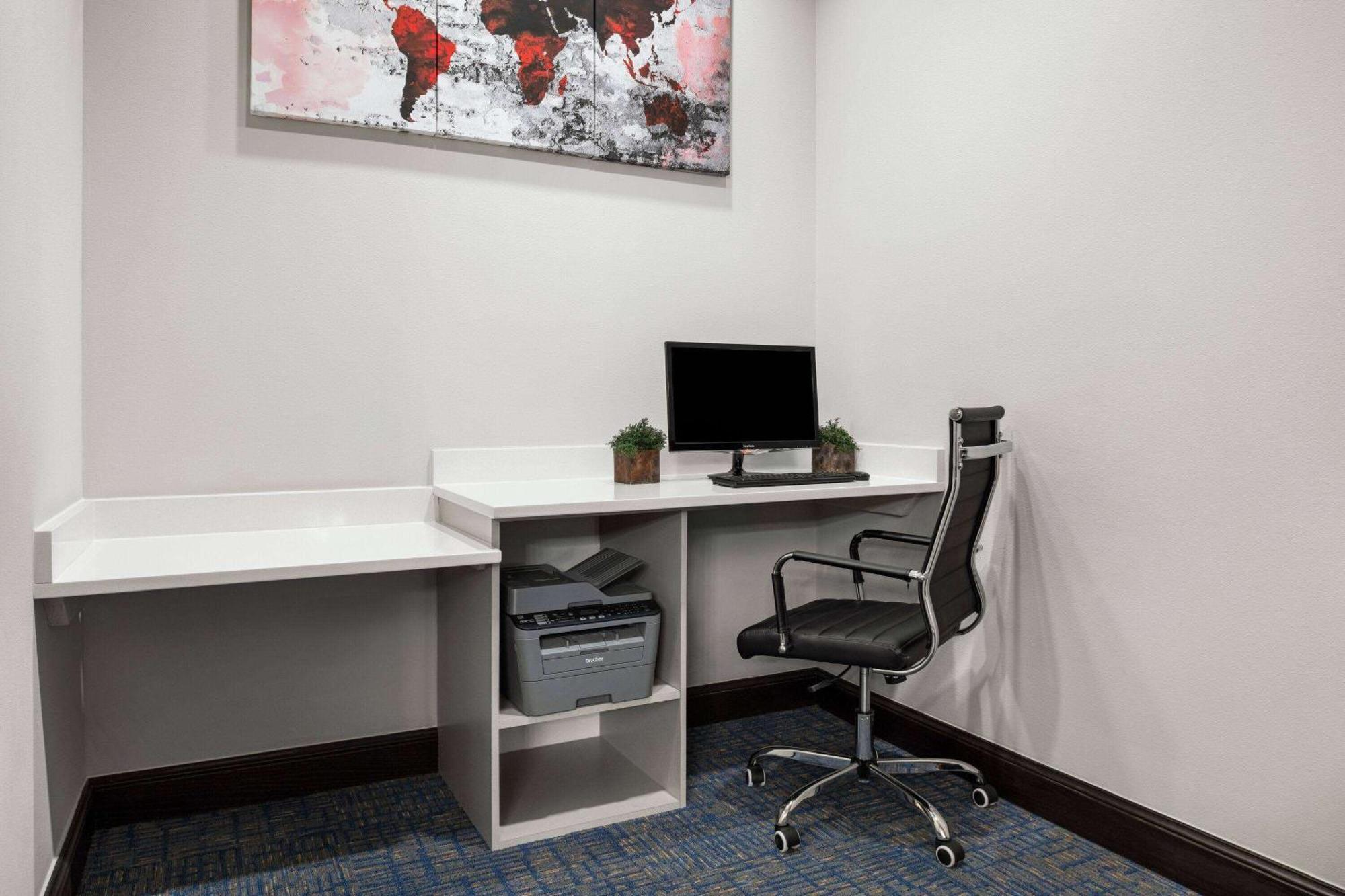La Quinta By Wyndham Denton - University Drive Extérieur photo
