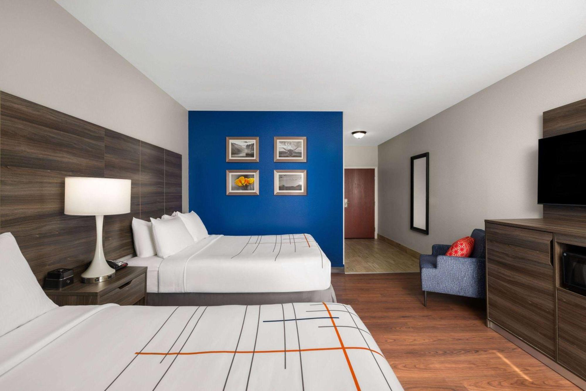 La Quinta By Wyndham Denton - University Drive Extérieur photo