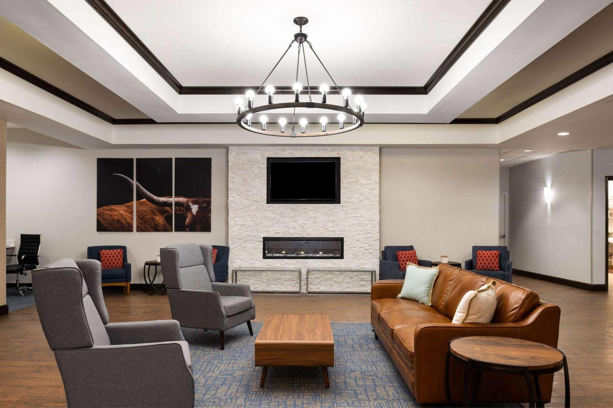 La Quinta By Wyndham Denton - University Drive Extérieur photo