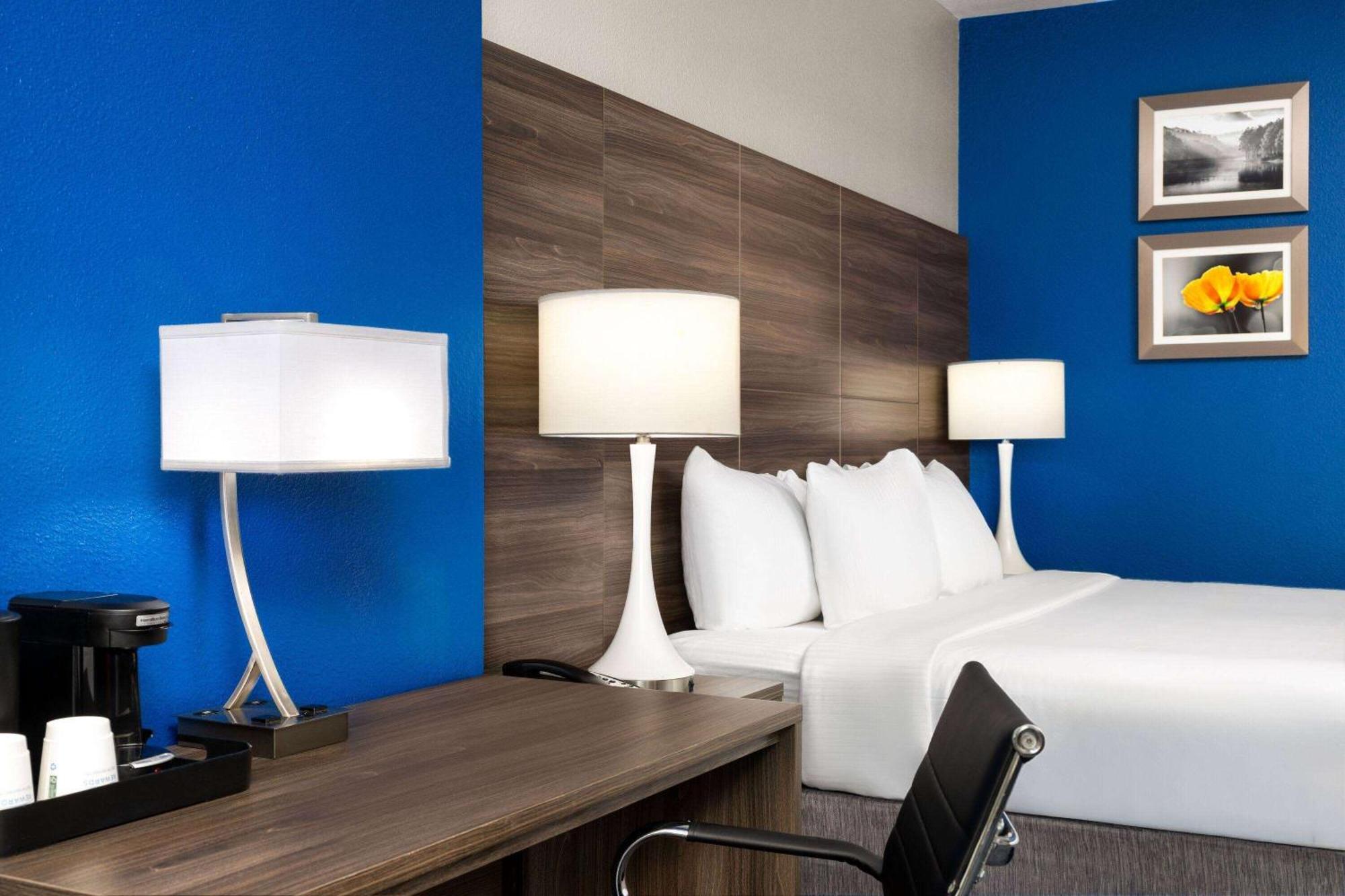 La Quinta By Wyndham Denton - University Drive Extérieur photo