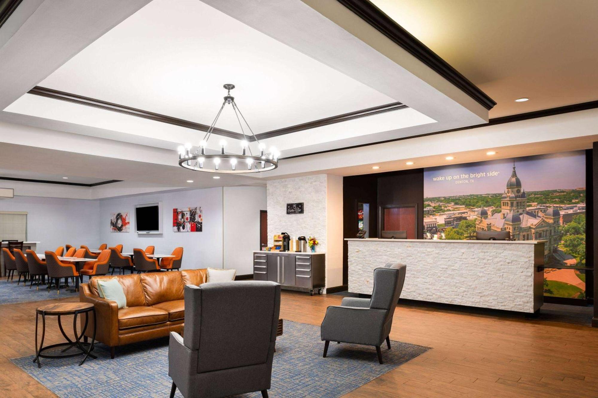 La Quinta By Wyndham Denton - University Drive Extérieur photo