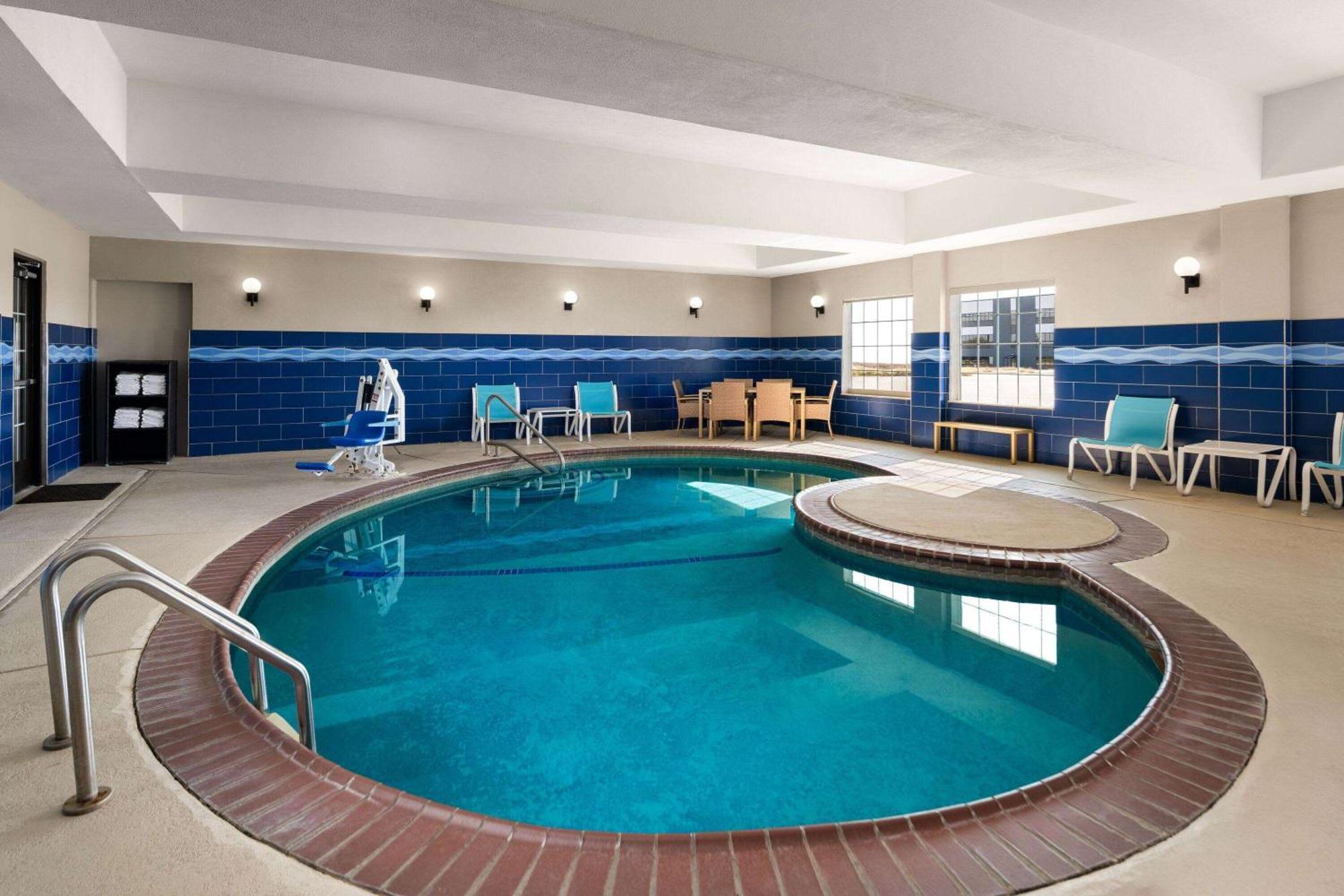 La Quinta By Wyndham Denton - University Drive Extérieur photo