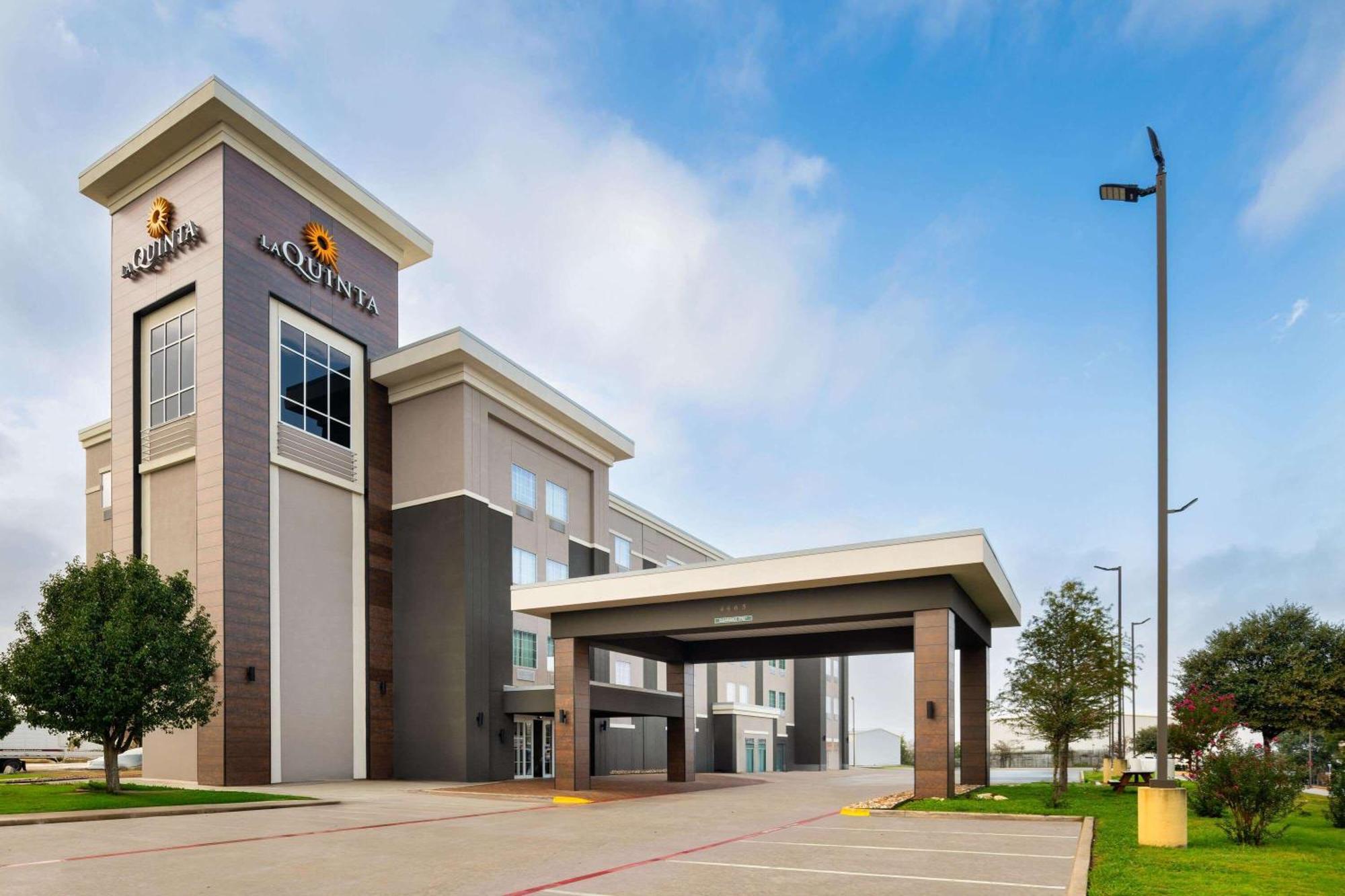 La Quinta By Wyndham Denton - University Drive Extérieur photo